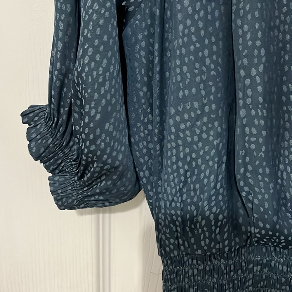 On 34th short sleeve blue dress with tie in the front size medium - Picture 5 of 12